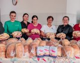 CooperMulher São João transforma solidariedade em pães e bolachas para instituições de Ubiratã