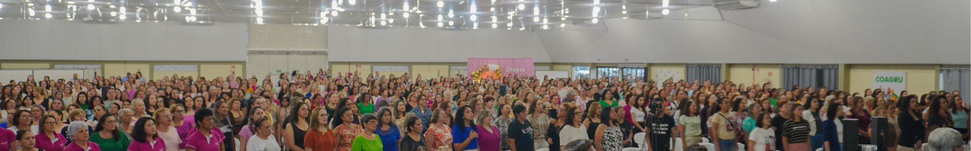Padre Ezequiel abrilhanta o 20º Encontro de Mulheres Cooperativistas da Coagru