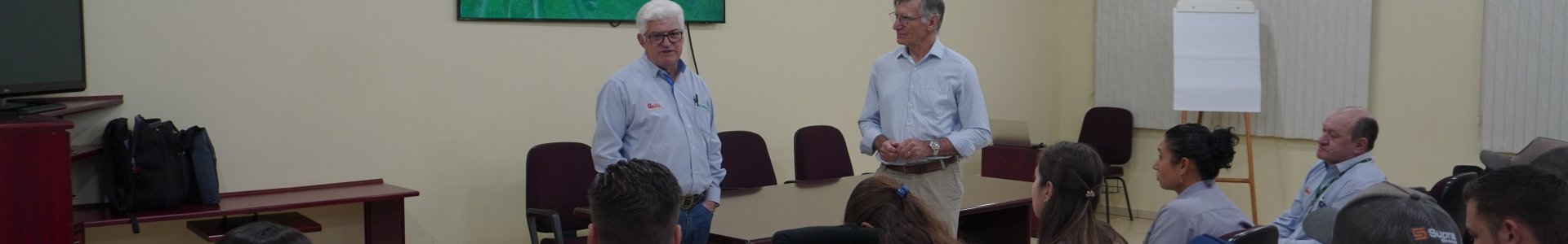 Formação de Extensionistas em Avicultura capacita equipe técnica da Coagru