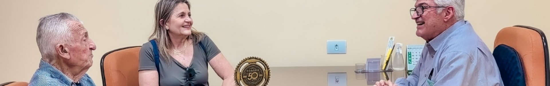 Coagru recebe visita de associado pioneiro de Ubiratã
