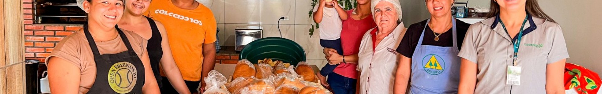 GFC Yolanda doa pães e bolachas ao Lar dos Velhinhos de Ubiratã