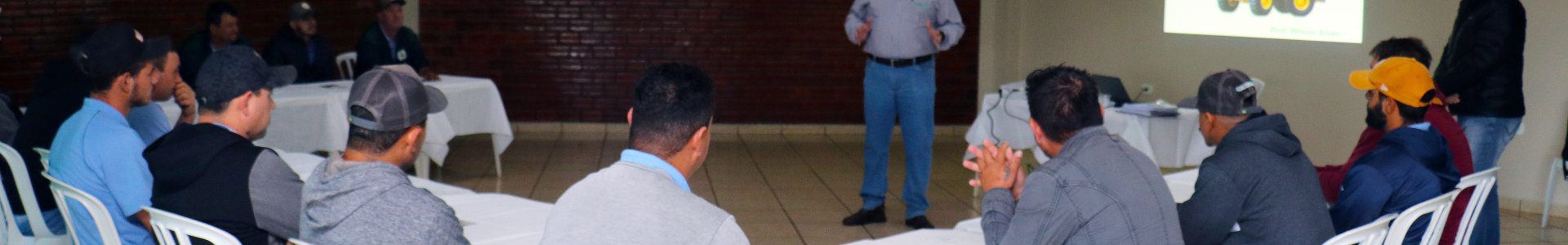 Treinamento para operadores de pá carregadeira