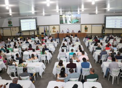 Coagru apresenta resultados sólidos e projetos para 2024 em reunião do comitê de associados