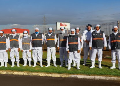 Coagru promove visita de integrados e granjeiros ao abatedouro de aves da Unitá