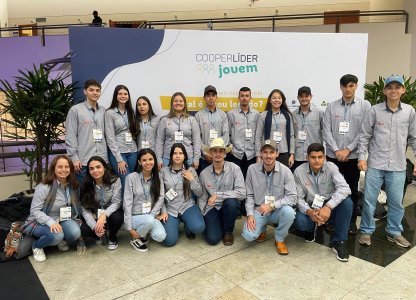 Jovens da Coagru participam do Encontro Estadual em Curitiba