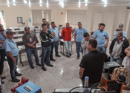 Empresa parceira Adecar oferece treinamento sobre rolamentos a colaboradores da Coagru