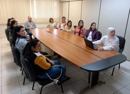Grupo de avicultoras e granjeiras visitam a Unitá