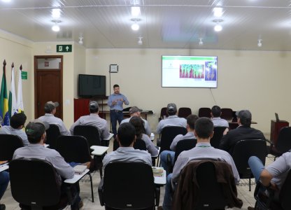 Treinamento técnico em herbicidas e nutrição vegetal