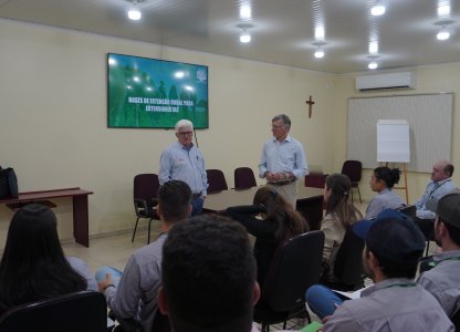 Formação de Extensionistas em Avicultura capacita equipe técnica da Coagru