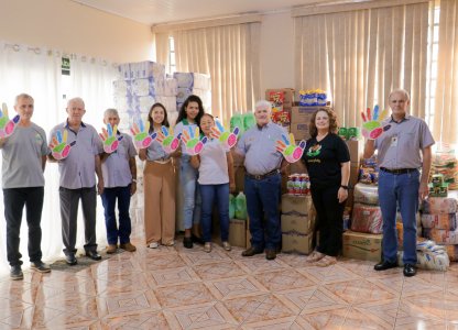 DIA C em Anahy  Coagru entrega doações à APAE