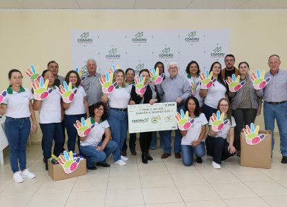Ação do Dia de Cooperar com o apoio do Coopermulher beneficia a Santa Casa de Ubiratã