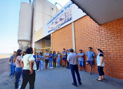 Estudantes de Nova Cantu visitam o Moinho de Trigo