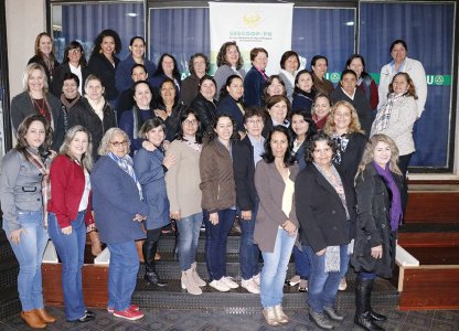 Mulheres participam de treinamento sobre Marketing Pessoal e Etiqueta Social
