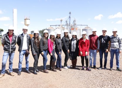 JOVENS DO LIDERCOOP II VISITAM AS UNIDADES E INDÚSTRIAS DA COAGRU