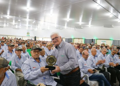 Sócios fundadores que ainda estão com matrícula ativa na Coagru recebem homenagem 
