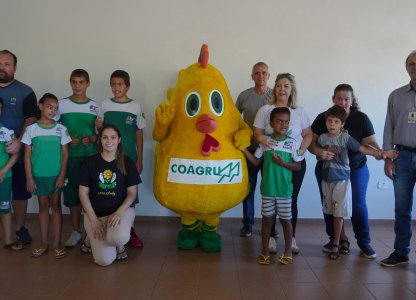 Sonho de aluno inspira visita da APAE à Coagru de Anahy