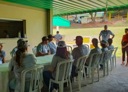 Alunos da Educação de Jovens e Adultos da APAE de Nova Cantu visitam a Coagru