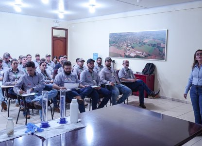 Departamento Técnico e de Insumos participa de treinamento para Proteção de Plantas com a Oxiquímica
