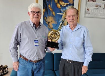 Presidente da Coagru visita a Coamo