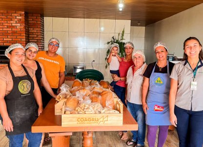 gfc-yolanda-doa-paes-e-bolachas-ao-lar-dos-velhinhos-de-ubirata