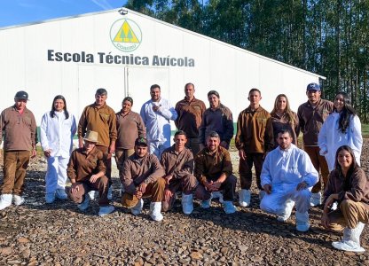 Escola Técnica Avícola: finalizada mais uma turma de reciclagem para avicultores e funcionários