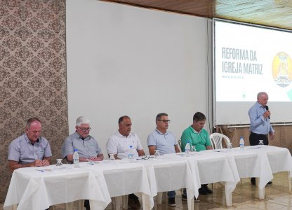 Coagru participa de reunião e visita guiada na Paróquia Santo Antônio de Ubiratã