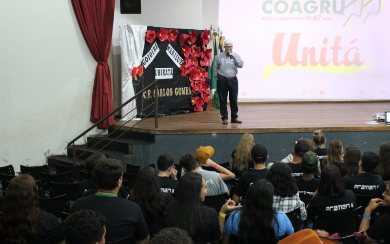 Presidente da Coagru participa de Encontro do Curso Técnico de Agronegócio