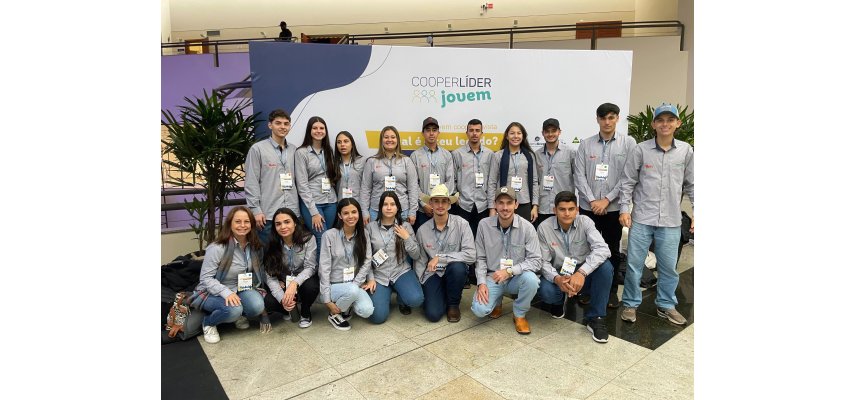 Jovens da Coagru participam do Encontro Estadual em Curitiba