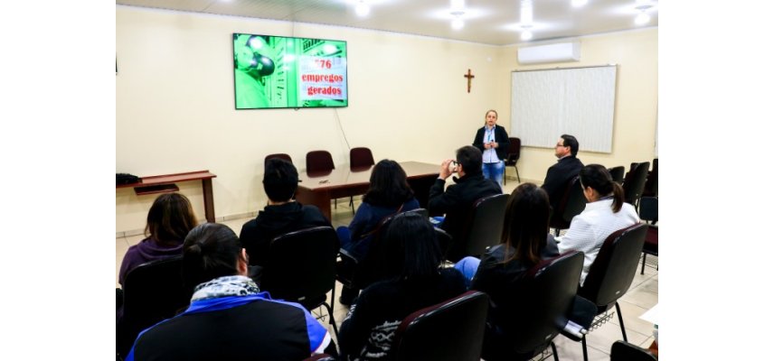 Alunos do Curso de Administração Rural participam de visita técnica na Coagru