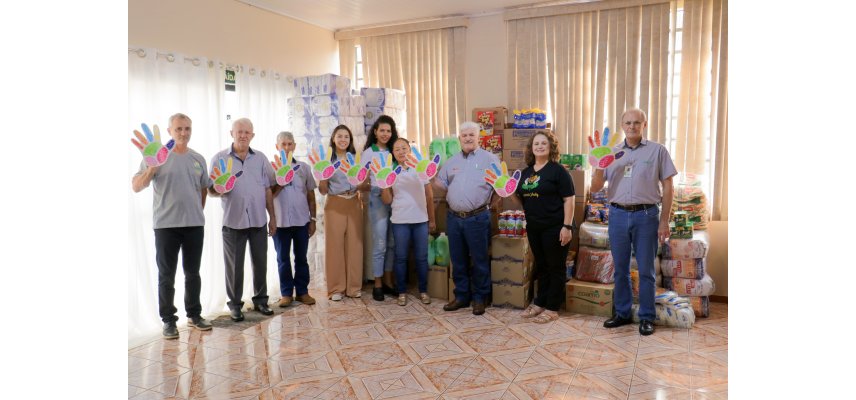 DIA C em Anahy  Coagru entrega doações à APAE