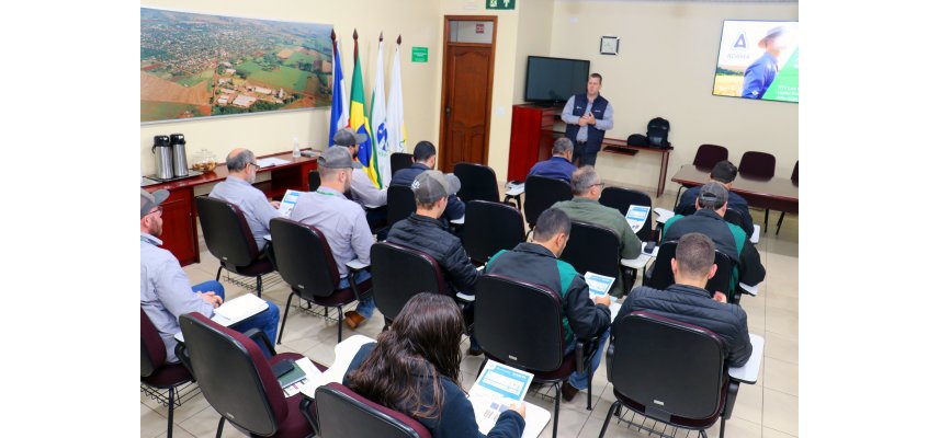 Departamento técnico em treinamento com Adama e Camisc/Brasmax