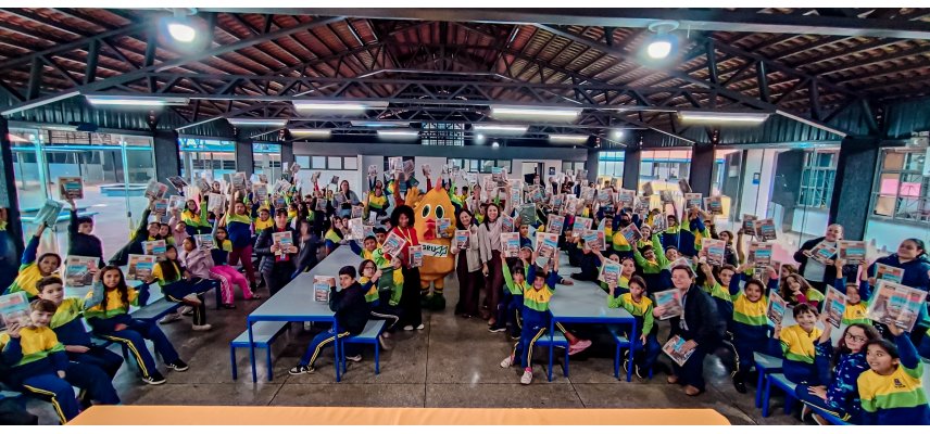 Coagru e CooperMulher promovem educação financeira com entrega de cartilhas em Campina da Lagoa