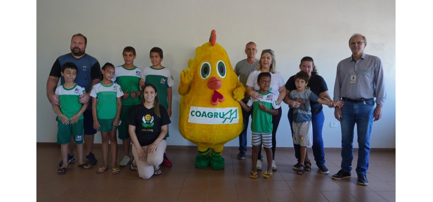 Sonho de aluno inspira visita da APAE à Coagru de Anahy