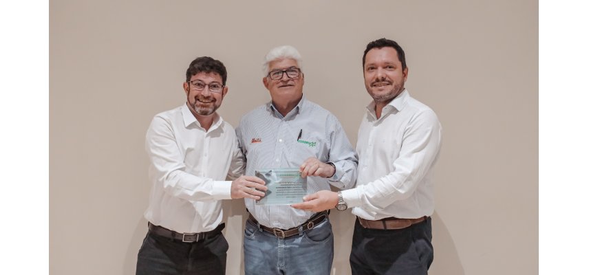 Banco do Brasil presta homenagem à Coagru durante visita institucional