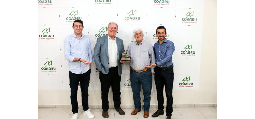 SICREDI VISITA COAGRU PELOS 50 ANOS DE FUNDAÇÃO