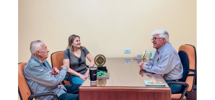 Coagru recebe visita de associado pioneiro de Ubiratã