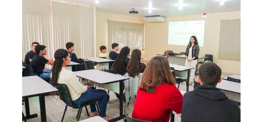 Jovens do Lidercoop participam de Workshop de Carreira
