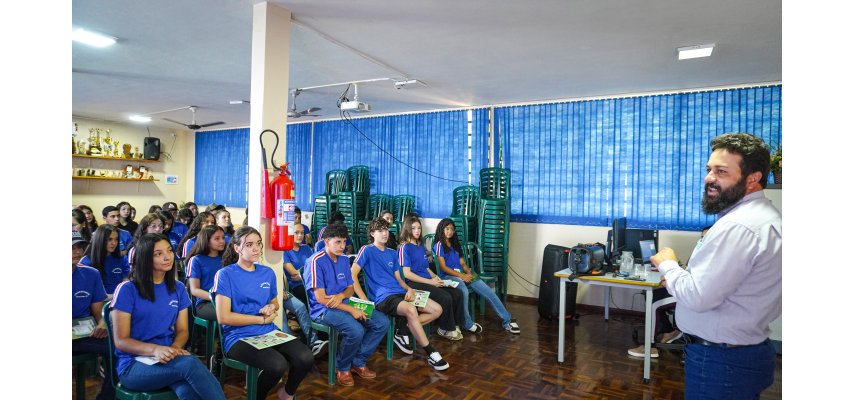 Palestra sobre Agronegócio no Colégio Estadual de Nova Cantu