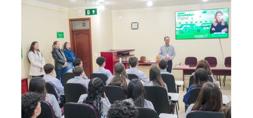 Educação digital e prevenção à violência são temas de palestra na Coagru