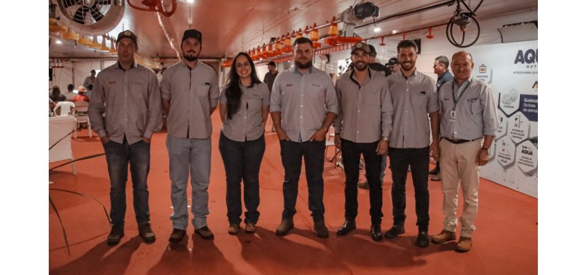 Equipe da Unidade Avícola da Coagru acompanha inovações no Show Rural 2026