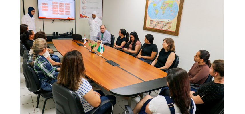 Avicultoras e granjeiras ampliam conhecimentos em visita à Unitá