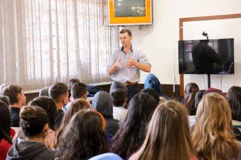 Coagru realiza Palestra Educativa em Escola
